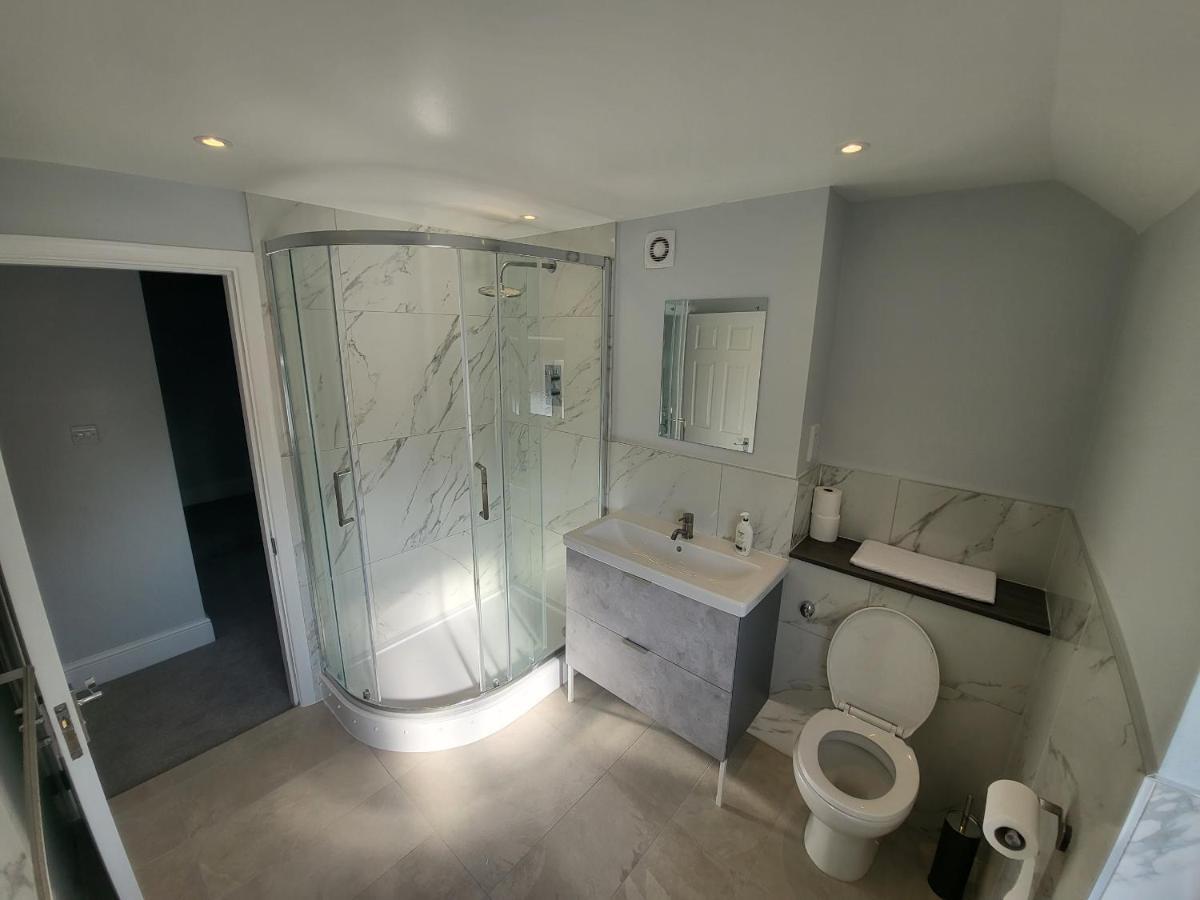 High Spec Large 6 Bedroom House! Kingston upon Thames  Exterior photo